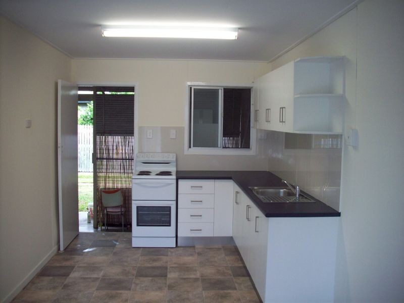 2/17 Nicholson Street, Allenstown QLD 4700