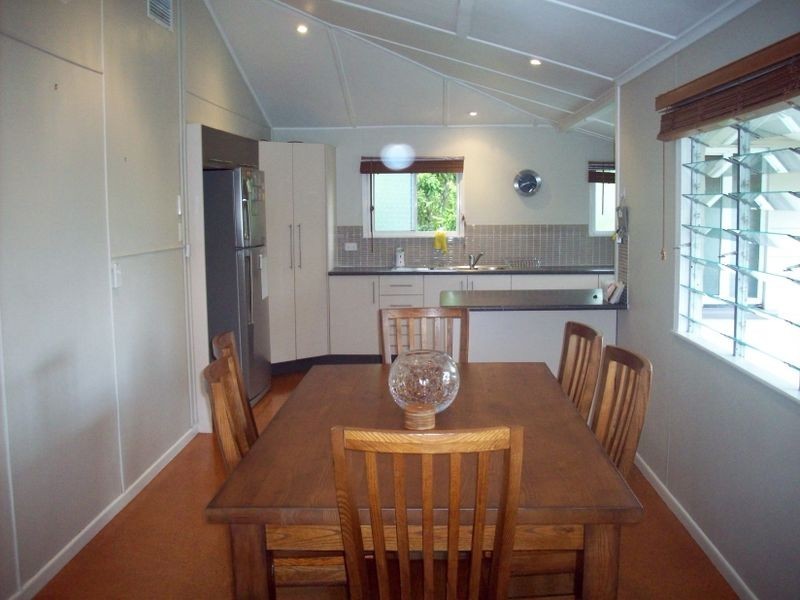 12 Thackeray Street, Park Avenue QLD 4701