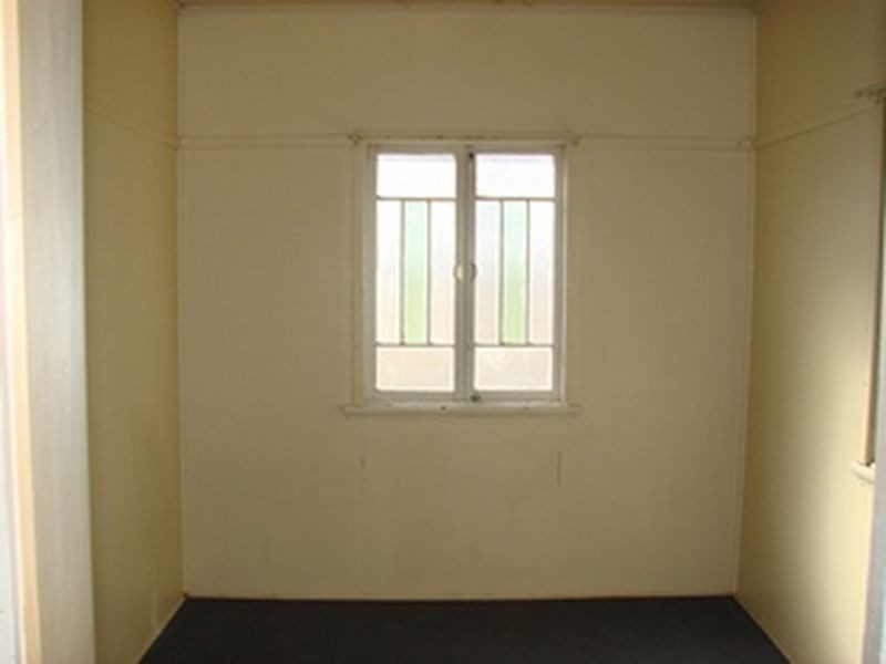 24 Hadgraft Street, Park Avenue QLD 4701