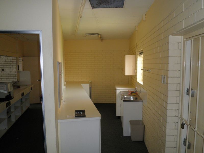 Shop 2/205 Musgrave Street, Rockhampton QLD 4700