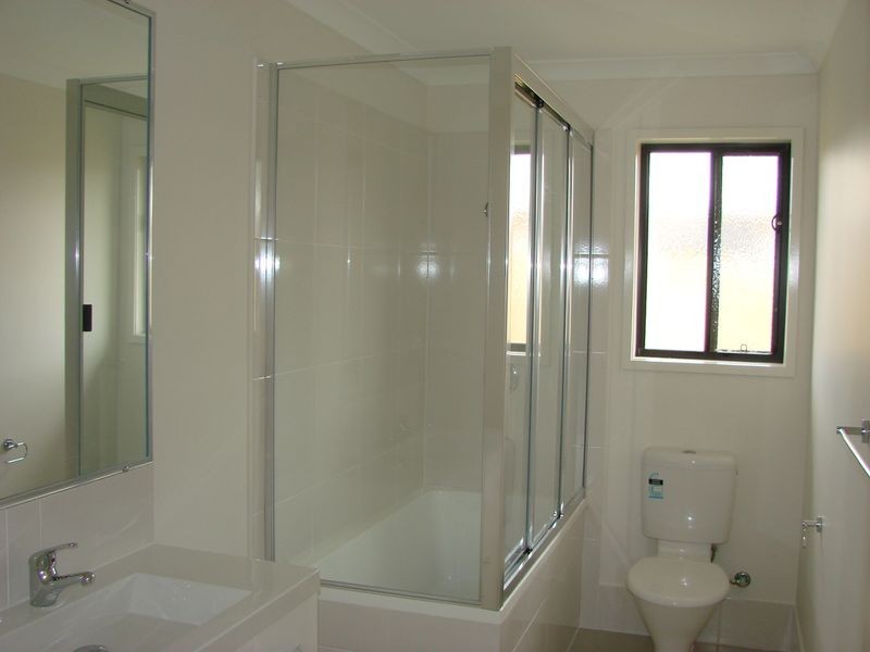 49 John Oxley Drv, Gracemere QLD 4702