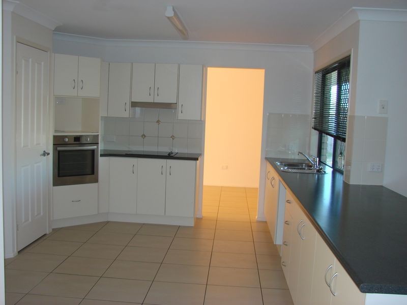 4 Cockatoo Ct, Gracemere QLD 4702