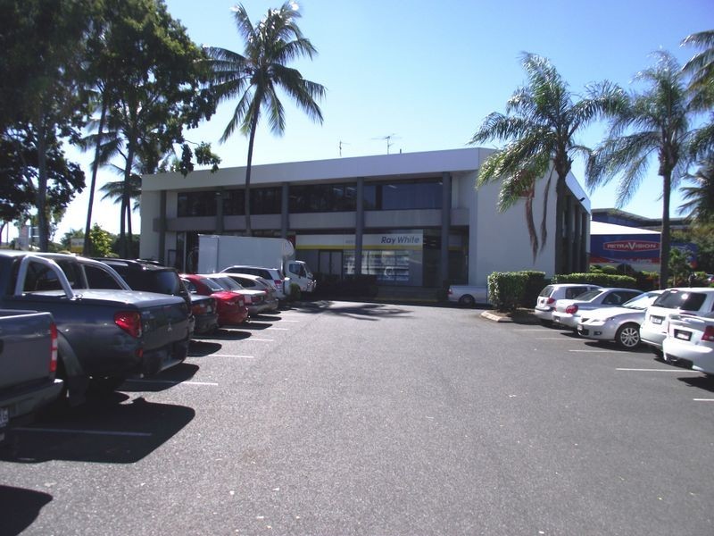 4/1 Aquatic Place, Park Avenue QLD 4701