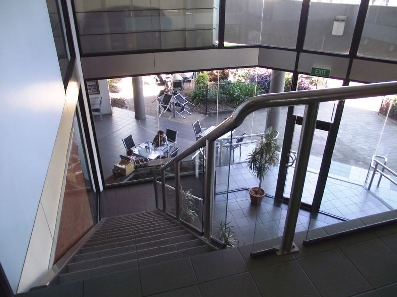 4/1 Aquatic Place, Park Avenue QLD 4701