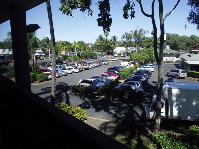 4/1 Aquatic Place, Park Avenue QLD 4701