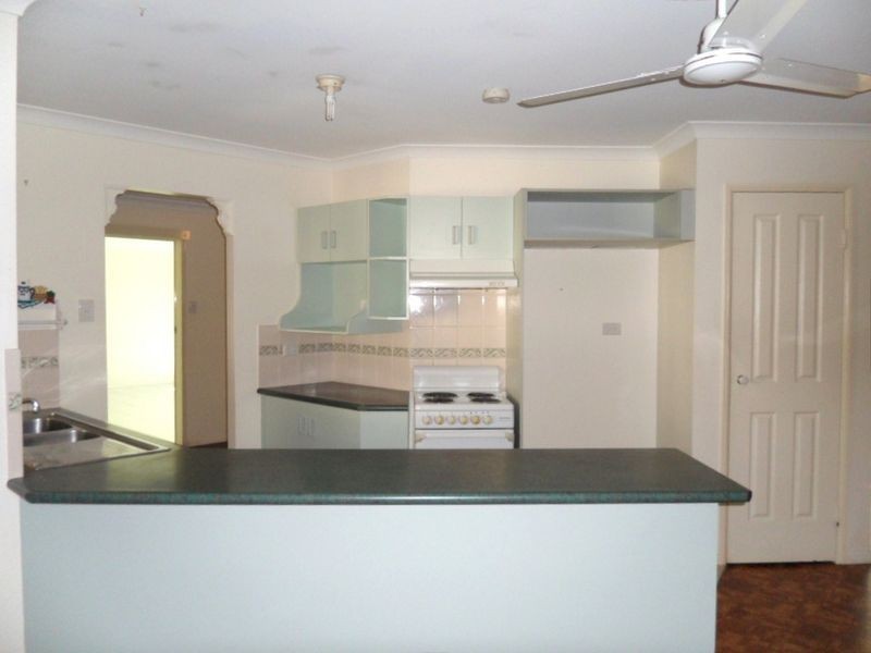 4 Waratah Place, Kawana QLD 4701