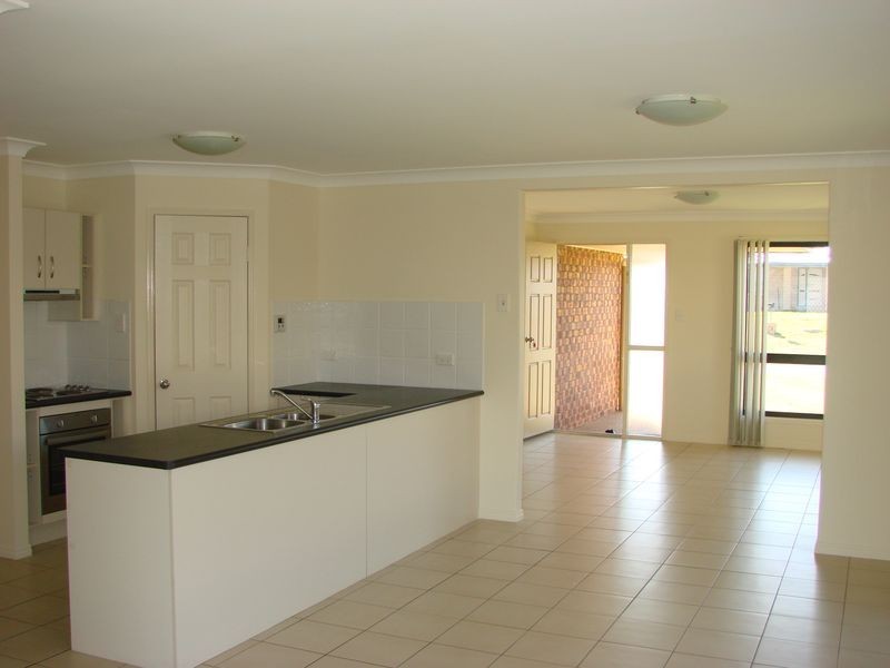 16 Annie Close, Gracemere QLD 4702