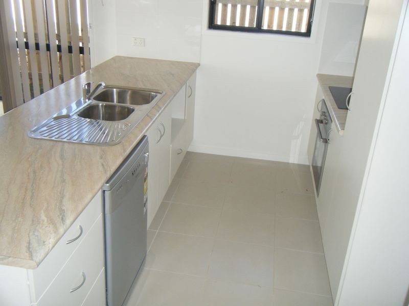 16 Viney Street, Gracemere QLD 4702