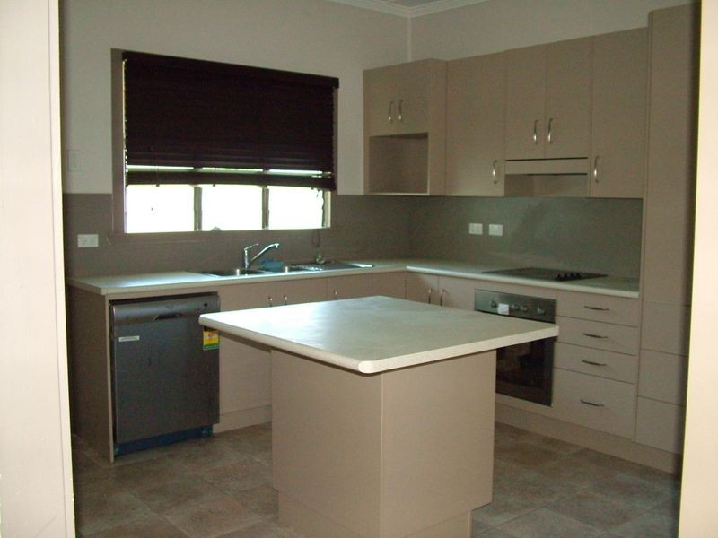 8 Luck Avenue, Wandal QLD 4700