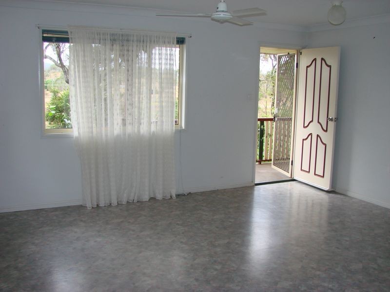 35 Neerkol Rd, Stanwell QLD 4702