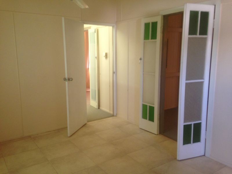 25 Bank Street, Park Avenue QLD 4701