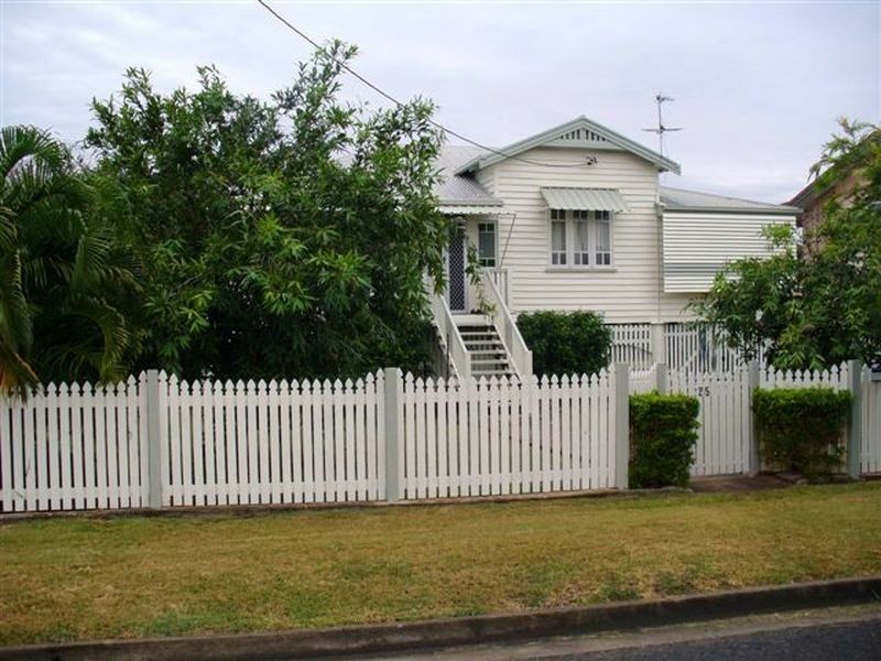 25 Bank Street, Park Avenue QLD 4701