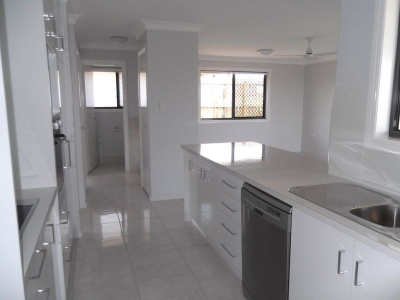 8 Boatwright Ave, Gracemere QLD 4702