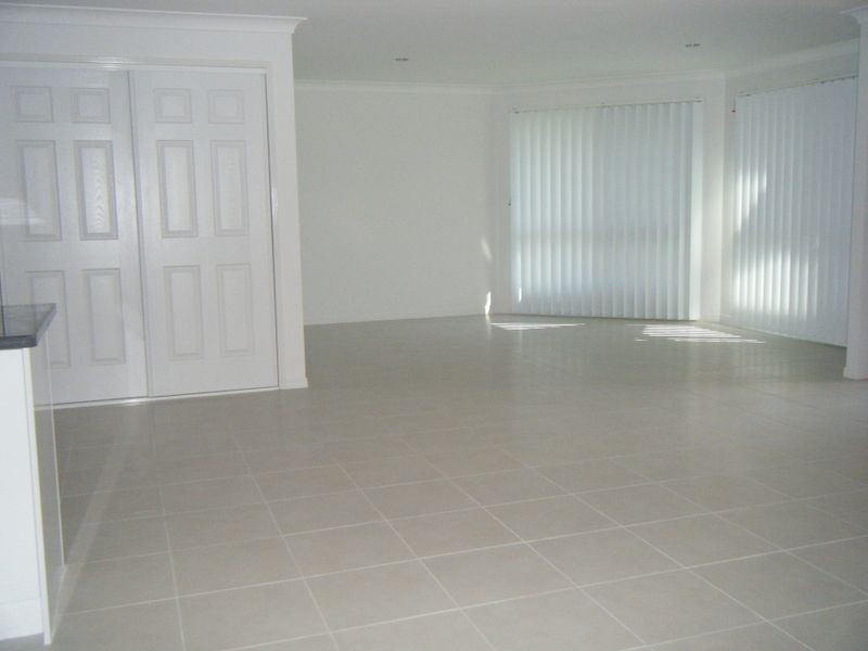 27 Audrey Drive, Gracemere QLD 4702