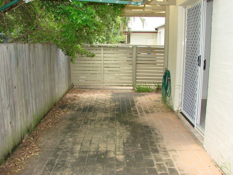 2/90 Livingstone Street, Berserker QLD 4701