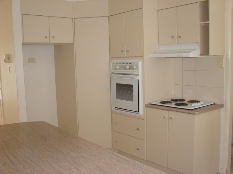 2/90 Livingstone Street, Berserker QLD 4701
