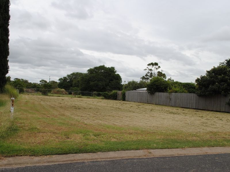 24 Deakin Close, Gracemere QLD 4702