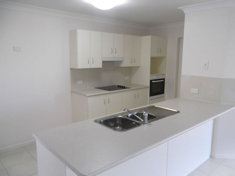 26 Owen Avenue, Gracemere QLD 4702