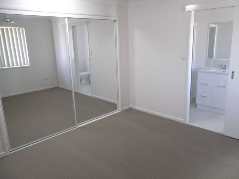 26 Owen Avenue, Gracemere QLD 4702