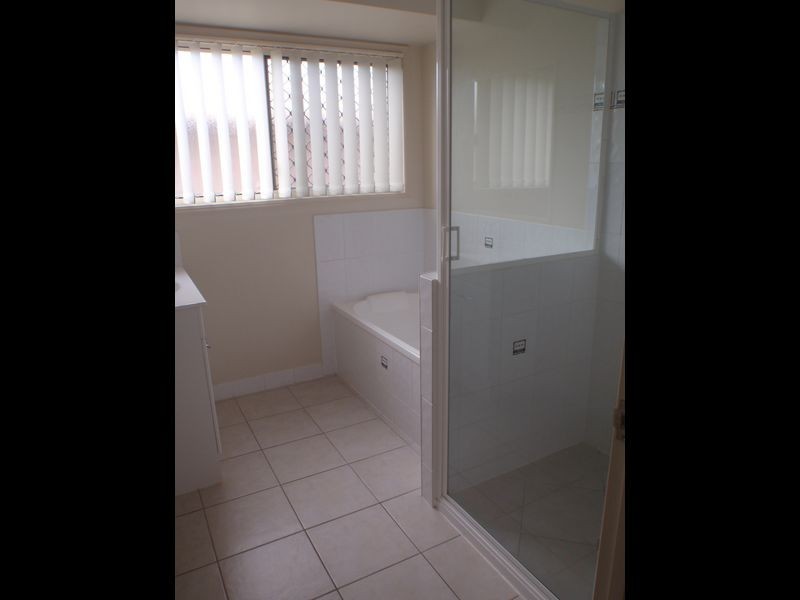 8 Annie Close, Gracemere QLD 4702