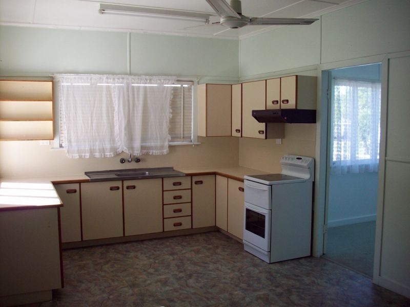 9 Thackeray Street, Park Avenue QLD 4701