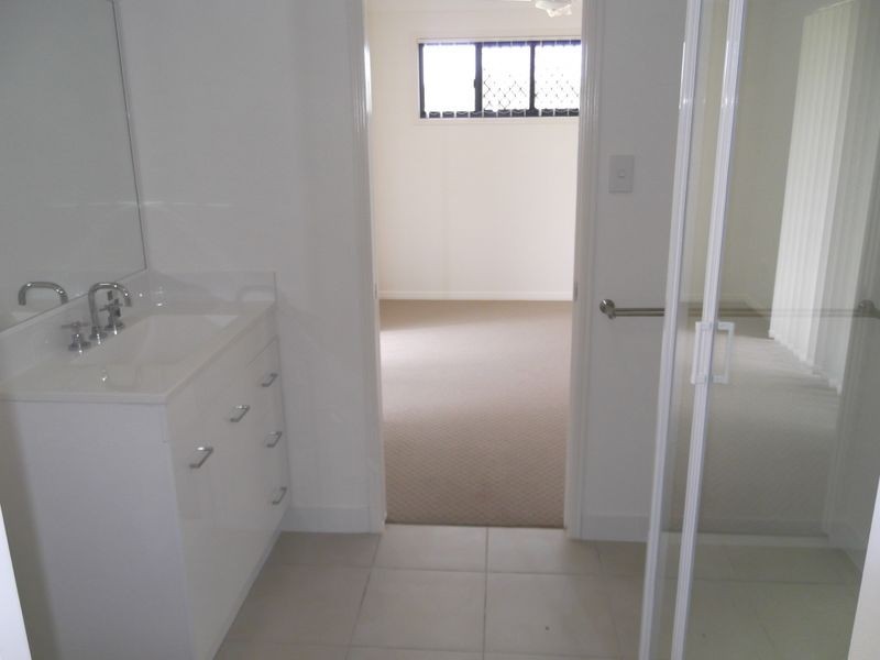 19 Jane Crescent, Gracemere QLD 4702