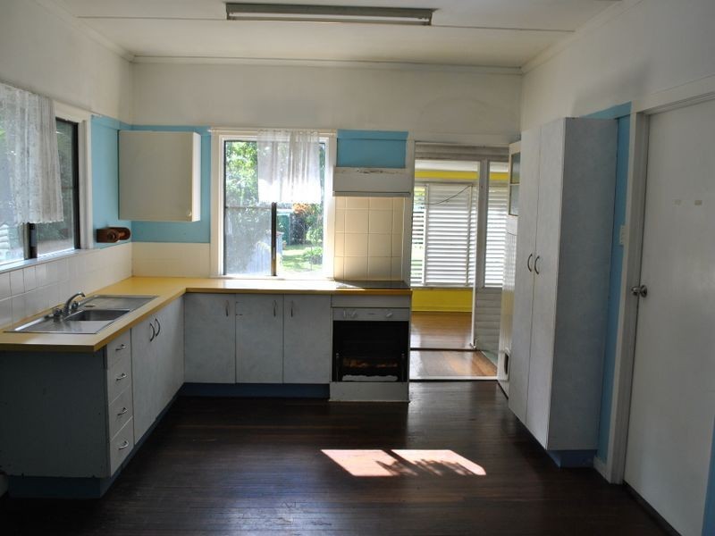 6 Martin Street, Park Avenue QLD 4701