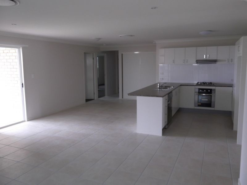13 Thomas Street, Gracemere QLD 4702