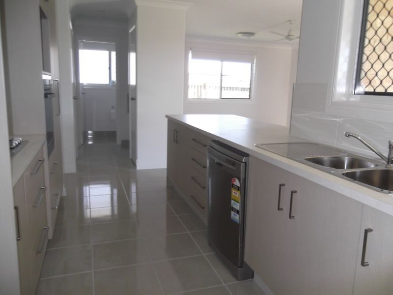 33 Burke and Wills Drive, Gracemere QLD 4702