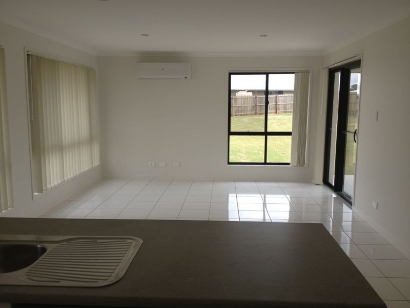 8 Wakim Close, Gracemere QLD 4702