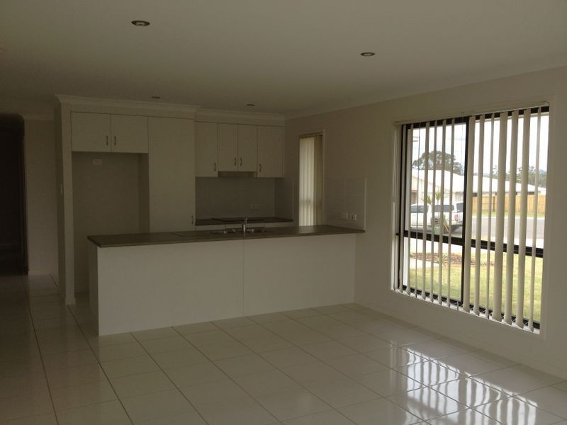 8 Wakim Close, Gracemere QLD 4702