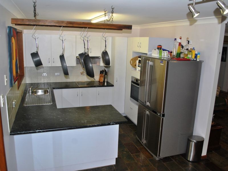 11 Kavanagh Crescent, Koongal QLD 4701