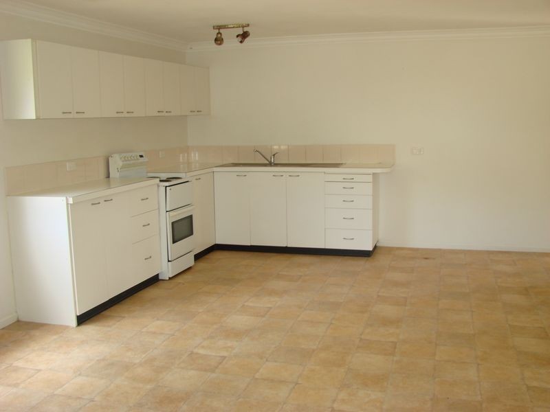 7 RACECOURSE RD, Mount Morgan QLD 4714