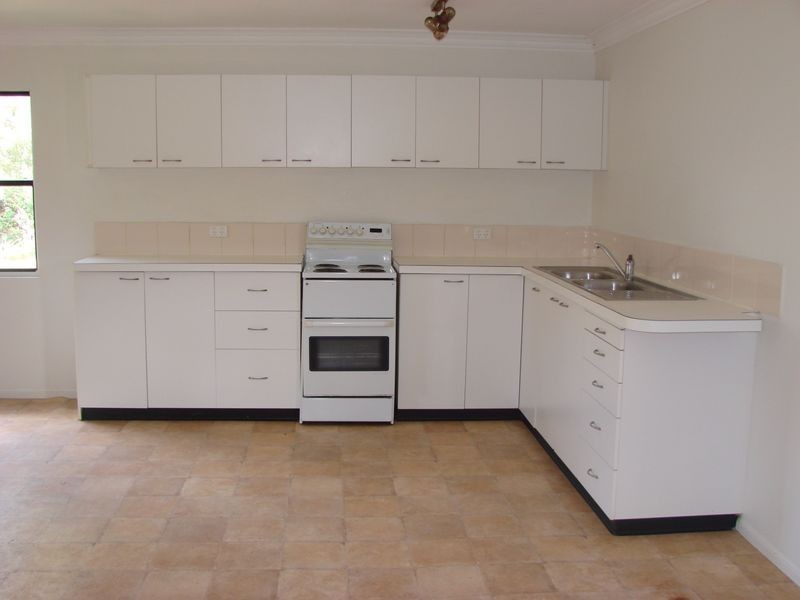 7 RACECOURSE RD, Mount Morgan QLD 4714