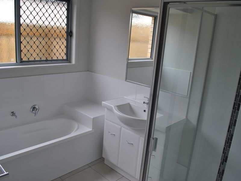 100 Stirling Drive Paramount Park Estate, Rockyview QLD 4701