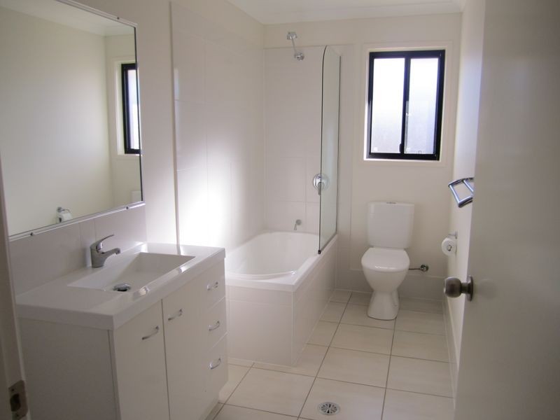 33 Amy Street, Gracemere QLD 4702