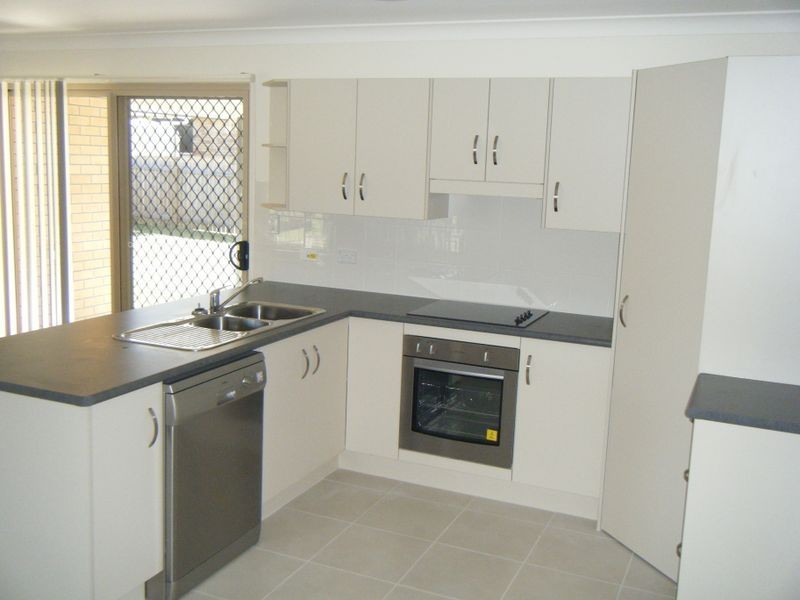 17 Emery Street, Gracemere QLD 4702