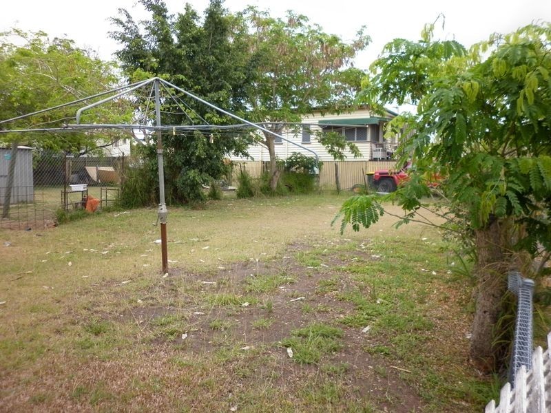 6 Francis Street, Depot Hill QLD 4700