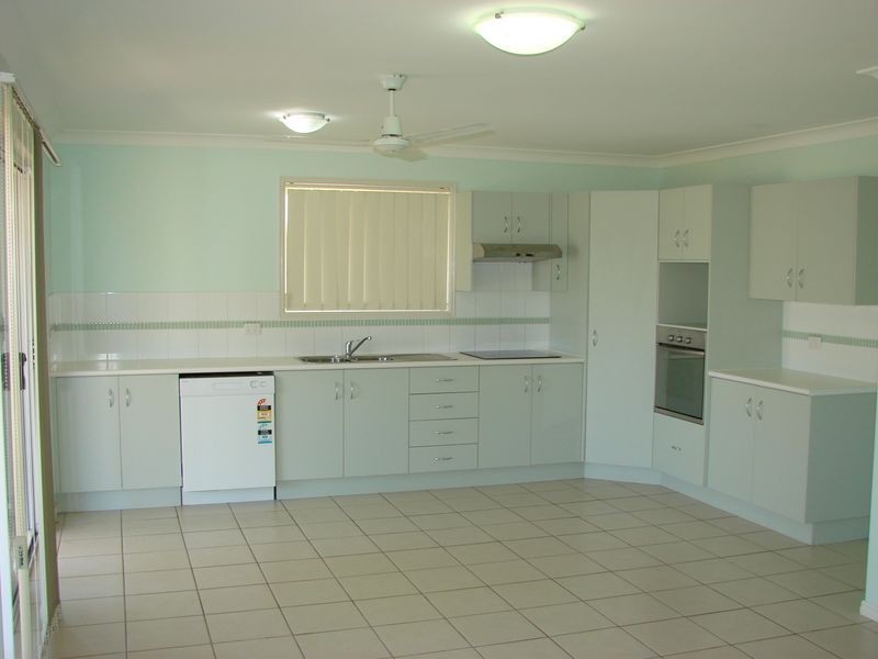 1/4 Poinciana Place, Gracemere QLD 4702