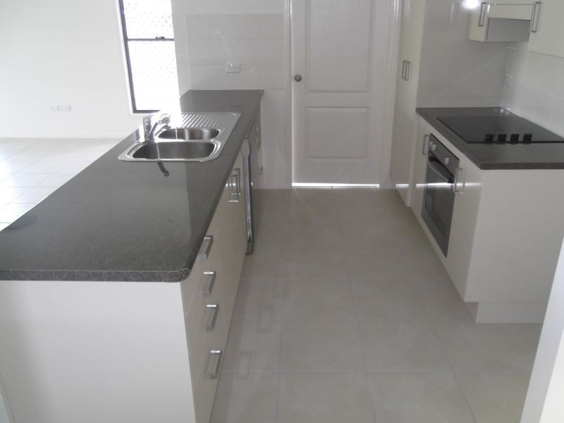 14 Owen Avenue, Gracemere QLD 4702