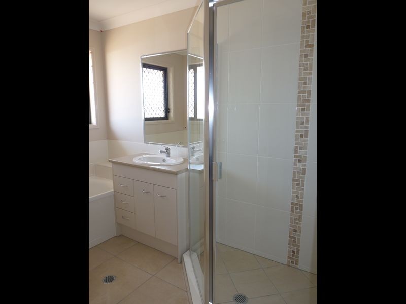 222/ John Oxley Drive, Gracemere QLD 4702