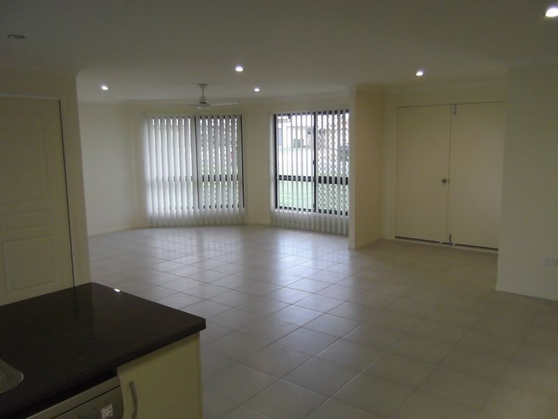 33 Riley Drive, Gracemere QLD 4702