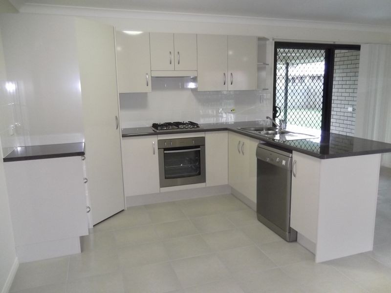 33 Riley Drive, Gracemere QLD 4702