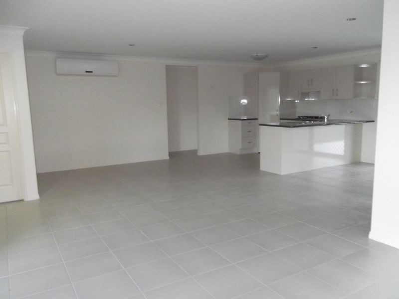 33 Riley Drive, Gracemere QLD 4702