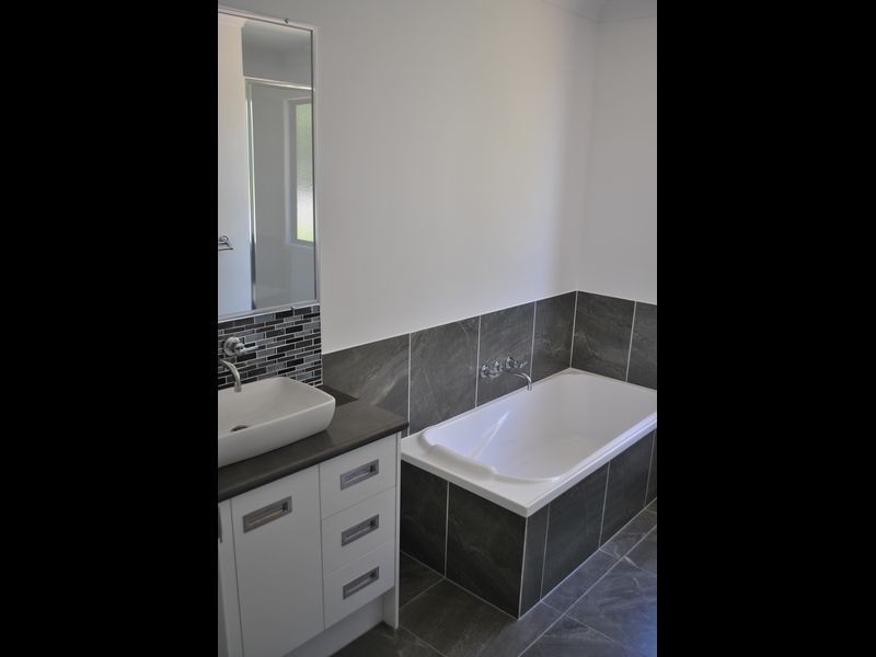 70 Leichhardt Drive, Gracemere QLD 4702