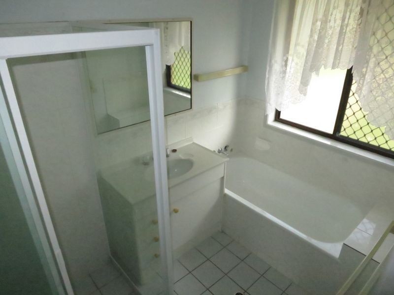 4 Cowan Street, Gracemere QLD 4702