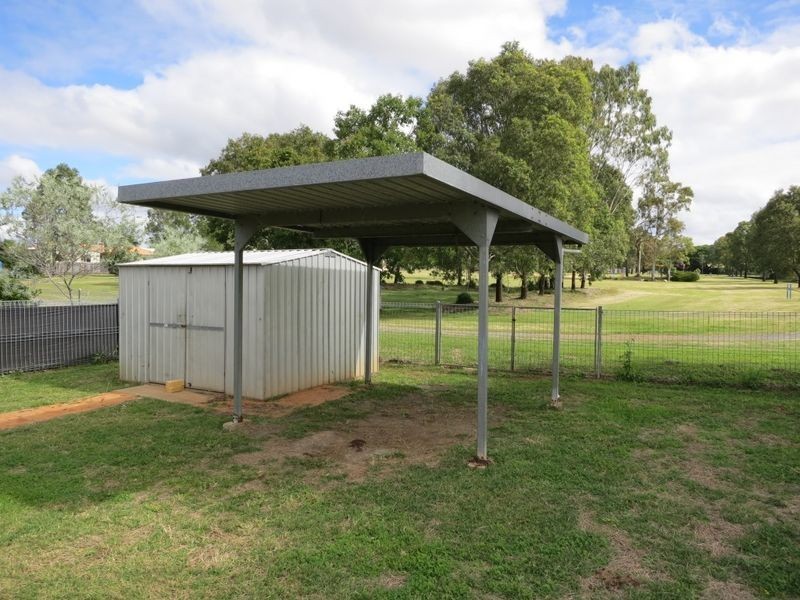 4 Cowan Street, Gracemere QLD 4702