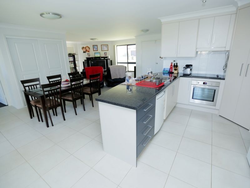 8 Emery Street, Gracemere QLD 4702