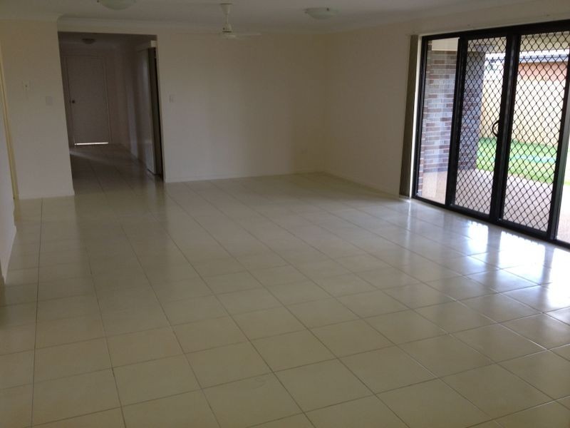 25 Jane Crescent, Gracemere QLD 4702