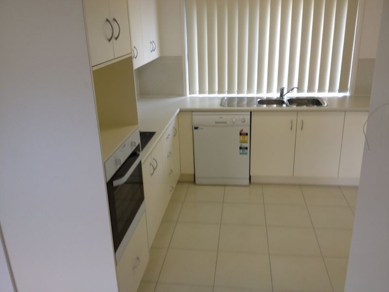 25 Jane Crescent, Gracemere QLD 4702